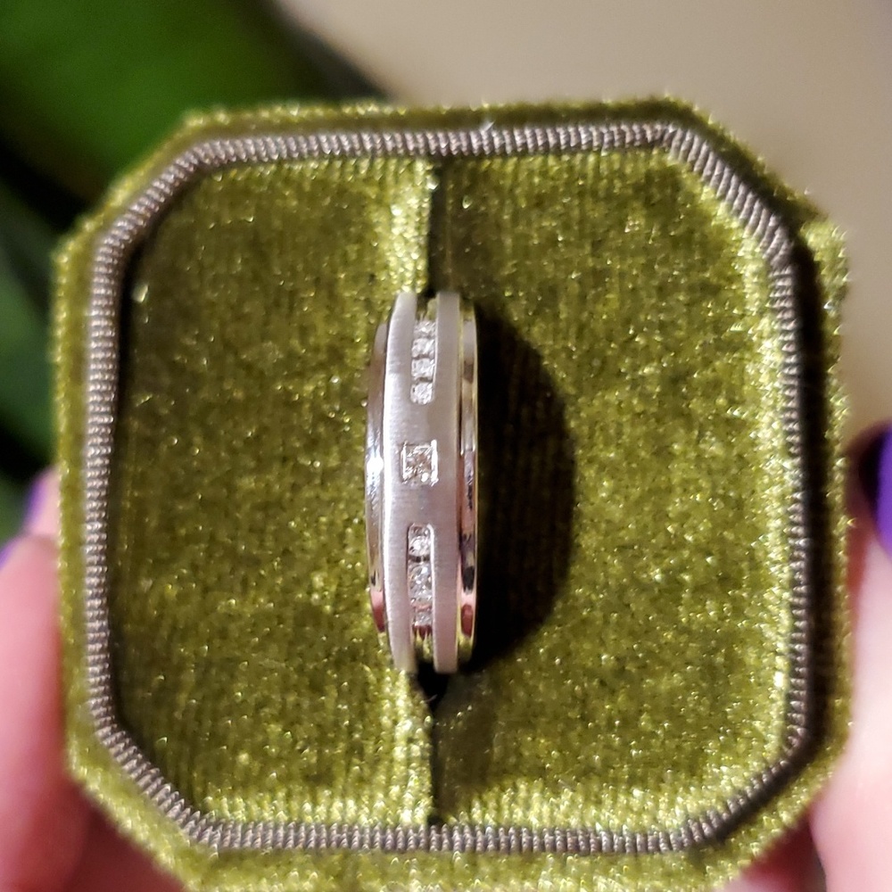 14 Karat White Gold Diamond Ring